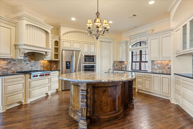 1204 E Scandinavian Court, Granbury, TX 76048