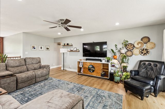 15721 Meredith Drive, Urbandale, IA 50323
