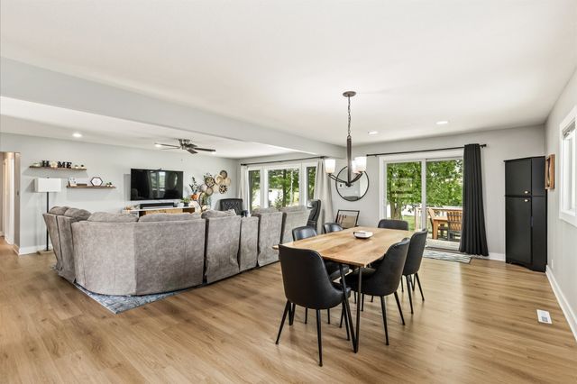 15721 Meredith Drive, Urbandale, IA 50323