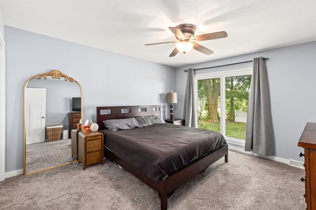 15721 Meredith Drive, Urbandale, IA 50323