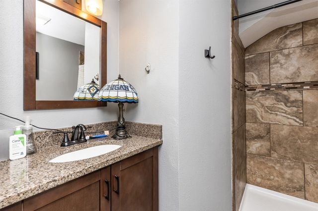 15721 Meredith Drive, Urbandale, IA 50323