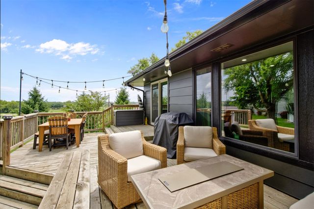 15721 Meredith Drive, Urbandale, IA 50323