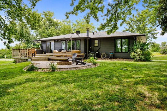 15721 Meredith Drive, Urbandale, IA 50323