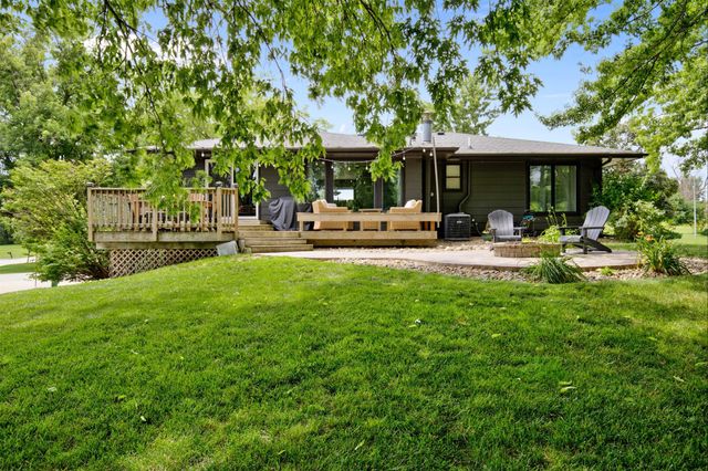 15721 Meredith Drive, Urbandale, IA 50323