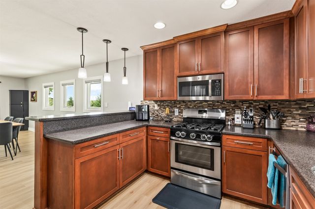 15721 Meredith Drive, Urbandale, IA 50323