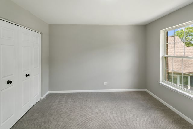 600 Brookstone Road, Grayslake, IL 60030