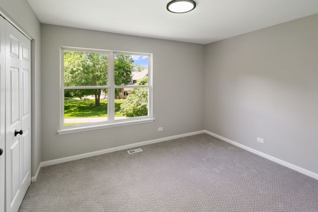 600 Brookstone Road, Grayslake, IL 60030
