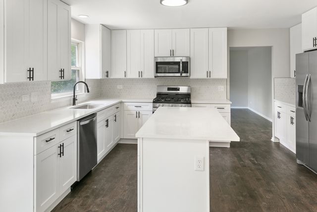 600 Brookstone Road, Grayslake, IL 60030