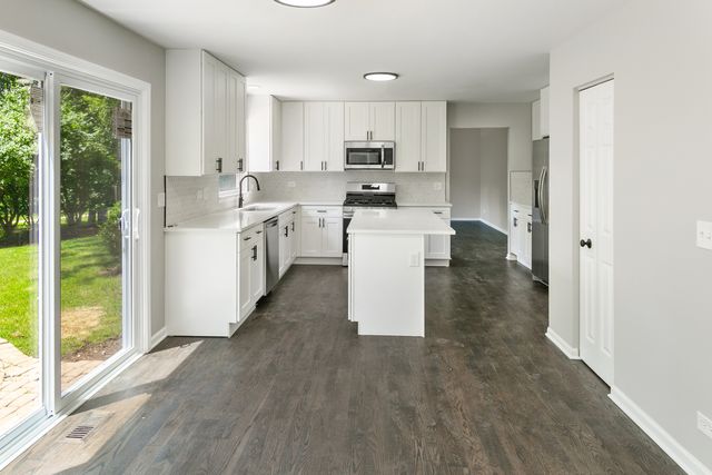 600 Brookstone Road, Grayslake, IL 60030