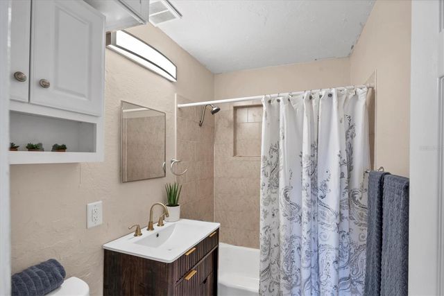 2111 VINSON AVENUE, Sarasota, FL 34232