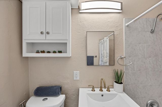 2111 VINSON AVENUE, Sarasota, FL 34232