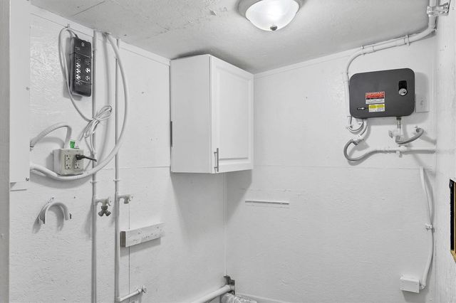 2111 VINSON AVENUE, Sarasota, FL 34232