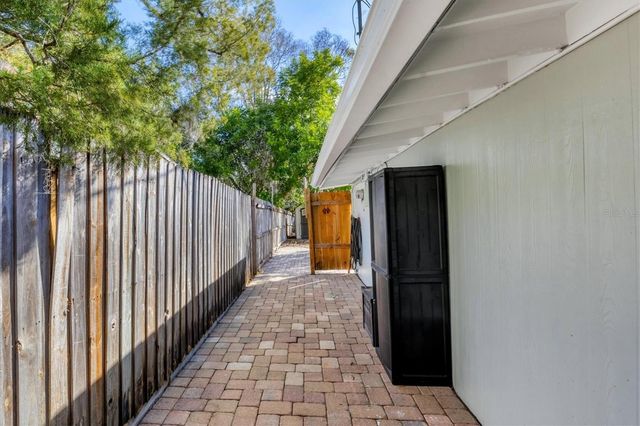 2111 VINSON AVENUE, Sarasota, FL 34232