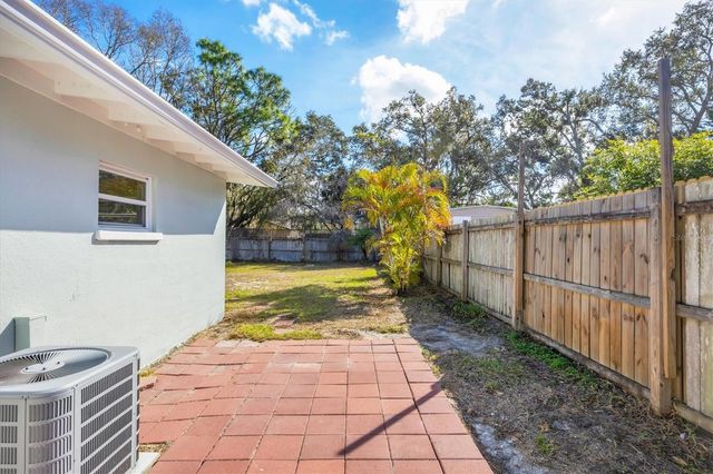 2111 VINSON AVENUE, Sarasota, FL 34232