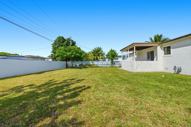 18000 NW 6th Court, Miami, FL 33169