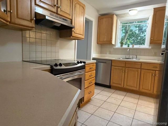 3793 Lincolnshire Road, Waterford, MI 48328