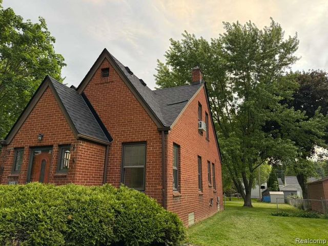 3793 Lincolnshire Road, Waterford, MI 48328