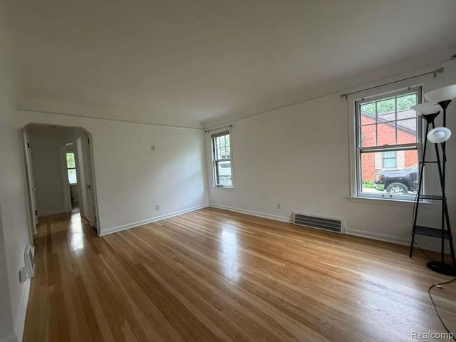 3793 Lincolnshire Road, Waterford, MI 48328