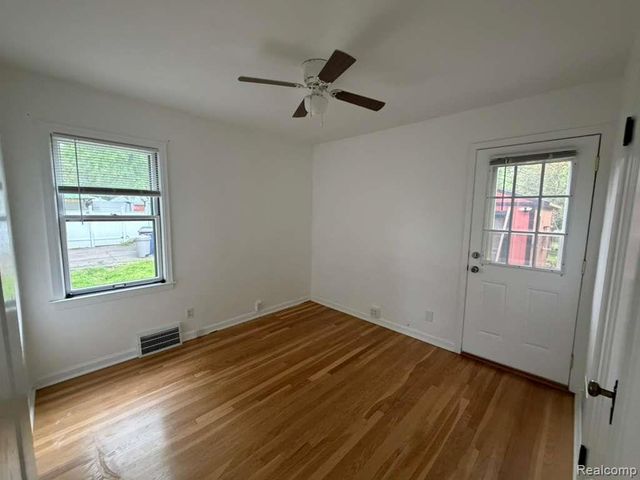 3793 Lincolnshire Road, Waterford, MI 48328