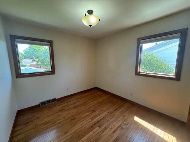 254 S Maple Avenue, New Hampton, IA 50659