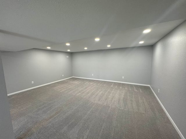 254 S Maple Avenue, New Hampton, IA 50659