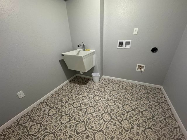 254 S Maple Avenue, New Hampton, IA 50659
