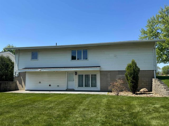 254 S Maple Avenue, New Hampton, IA 50659