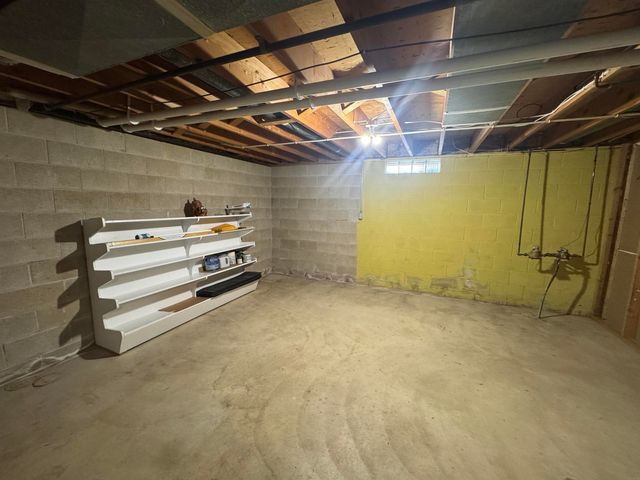 254 S Maple Avenue, New Hampton, IA 50659
