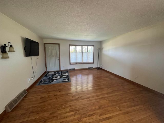 254 S Maple Avenue, New Hampton, IA 50659