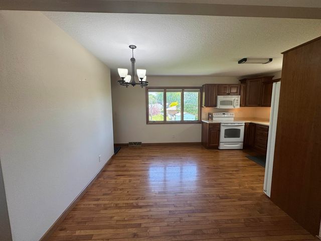 254 S Maple Avenue, New Hampton, IA 50659