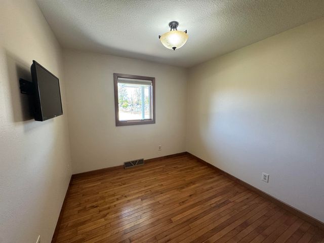 254 S Maple Avenue, New Hampton, IA 50659