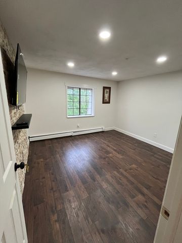 119 Grove St 245, Rockland, MA 02370