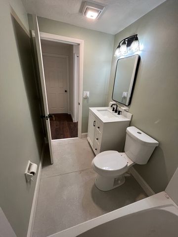 119 Grove St 245, Rockland, MA 02370