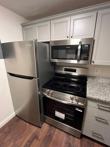119 Grove St 245, Rockland, MA 02370