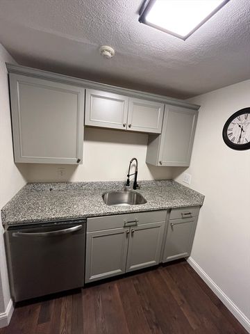 119 Grove St 245, Rockland, MA 02370