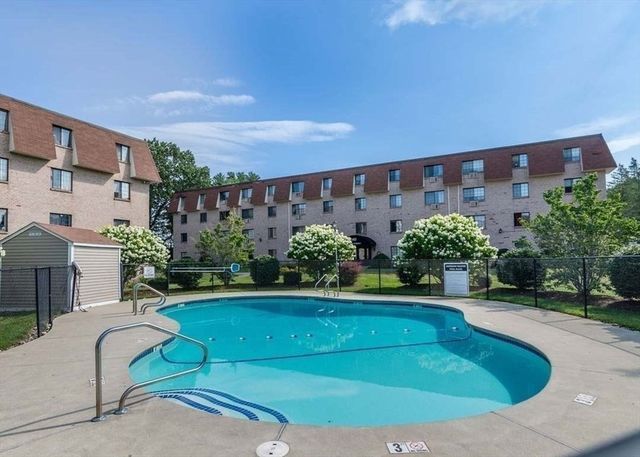 119 Grove St 245, Rockland, MA 02370