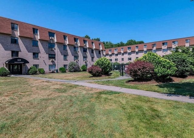 119 Grove St 245, Rockland, MA 02370