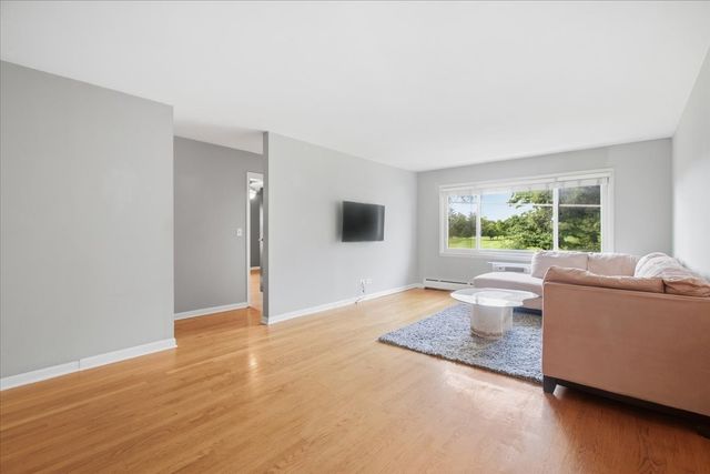 954 Shermer Road 15, Glenview, IL 60025