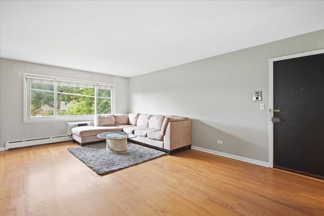 954 Shermer Road 15, Glenview, IL 60025