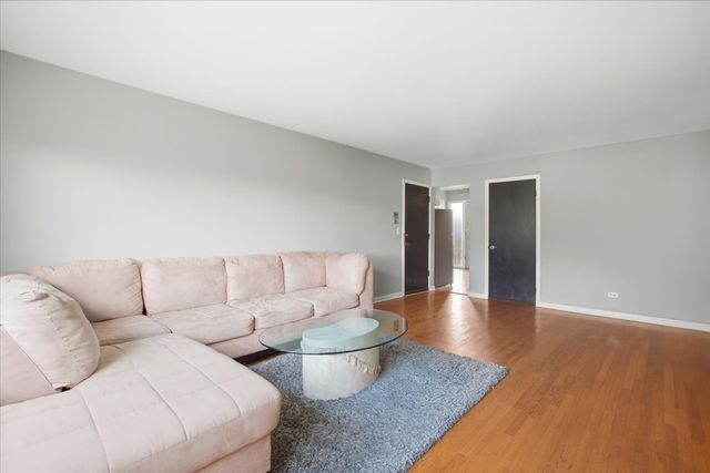 954 Shermer Road 15, Glenview, IL 60025