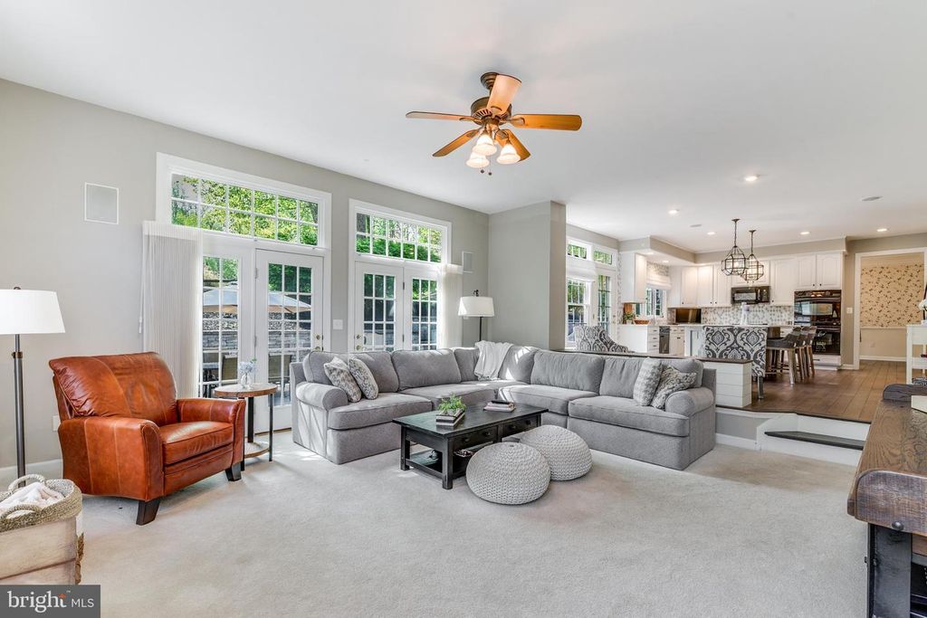 Image 10 of property listing at 126 SEAHAWK LN, Edgewater, MD 21037