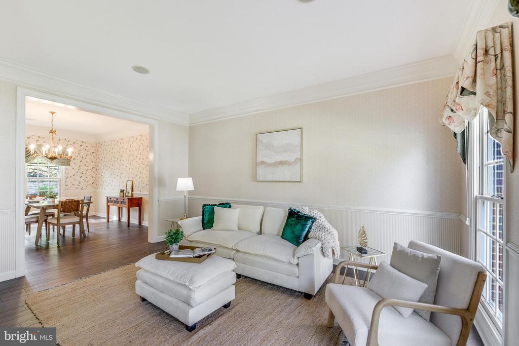 Image 11 of property listing at 126 SEAHAWK LN, Edgewater, MD 21037