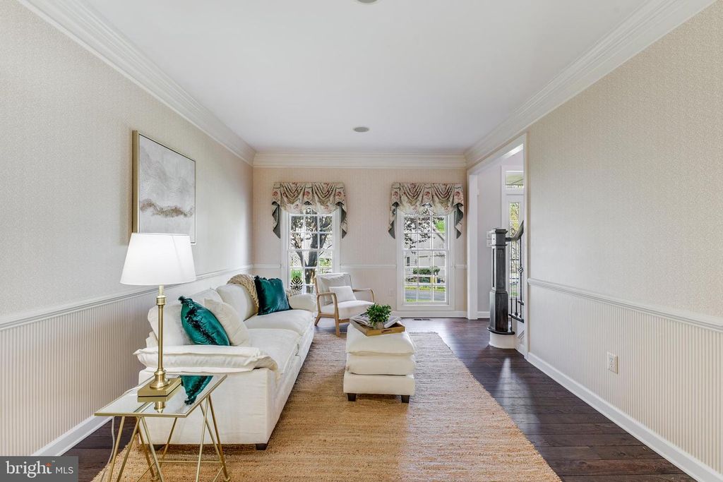 Image 12 of property listing at 126 SEAHAWK LN, Edgewater, MD 21037