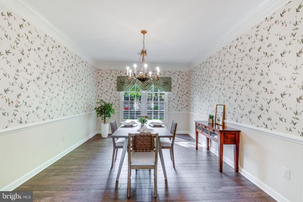 Image 13 of property listing at 126 SEAHAWK LN, Edgewater, MD 21037