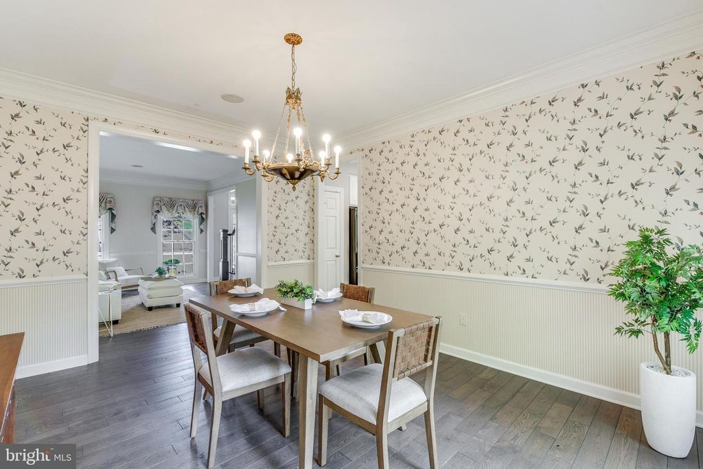 Image 14 of property listing at 126 SEAHAWK LN, Edgewater, MD 21037