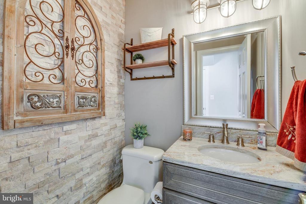 Image 15 of property listing at 126 SEAHAWK LN, Edgewater, MD 21037