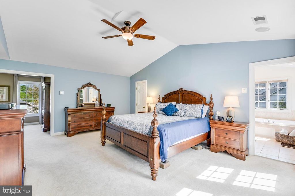 Image 16 of property listing at 126 SEAHAWK LN, Edgewater, MD 21037