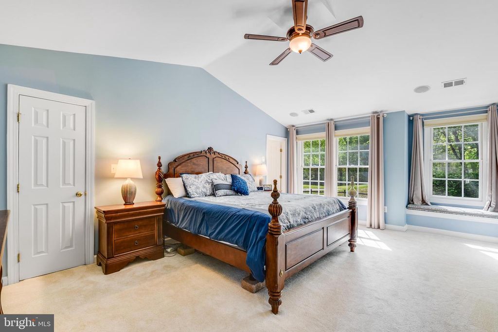 Image 17 of property listing at 126 SEAHAWK LN, Edgewater, MD 21037