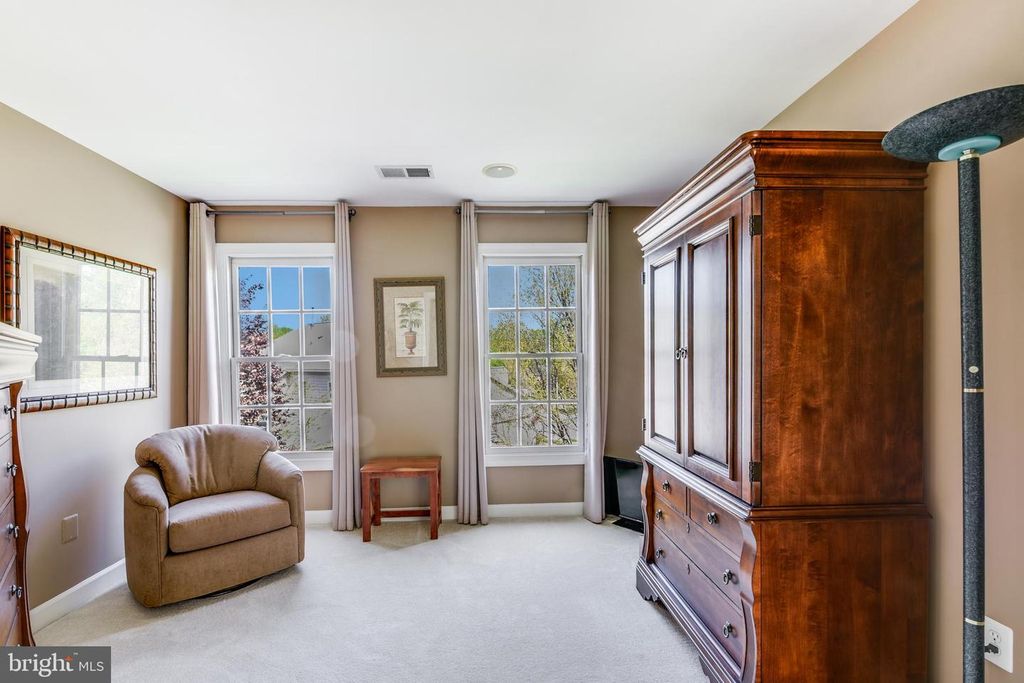 Image 19 of property listing at 126 SEAHAWK LN, Edgewater, MD 21037