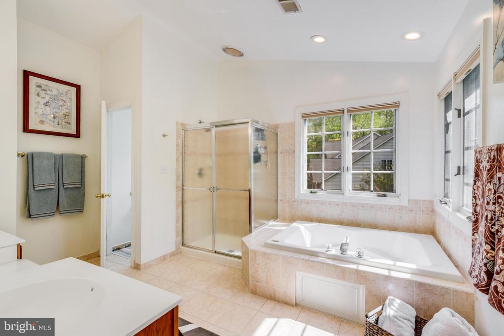 Image 20 of property listing at 126 SEAHAWK LN, Edgewater, MD 21037